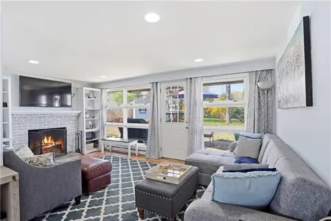 17 Gloucester Street Warwick RI 02886