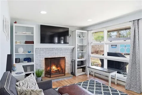 17 Gloucester Street Warwick RI 02886