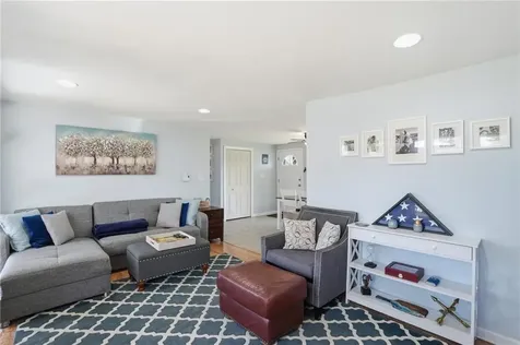 17 Gloucester Street Warwick RI 02886