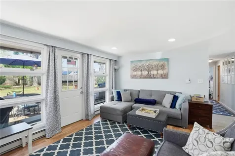 17 Gloucester Street Warwick RI 02886