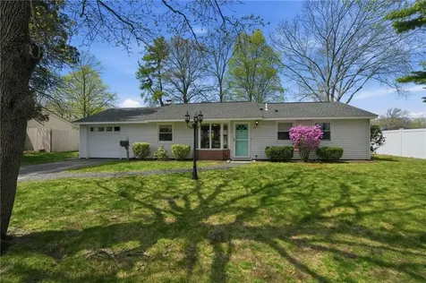 17 Gloucester Street Warwick RI 02886
