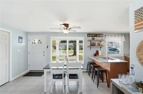 17 Gloucester Street Warwick RI 02886