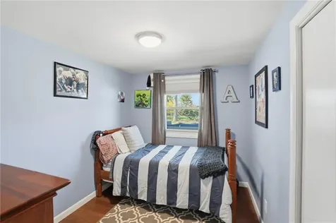 17 Gloucester Street Warwick RI 02886