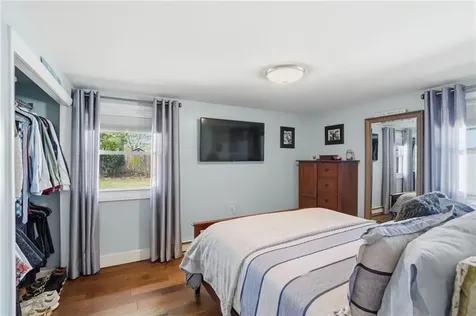 17 Gloucester Street Warwick RI 02886