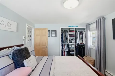 17 Gloucester Street Warwick RI 02886