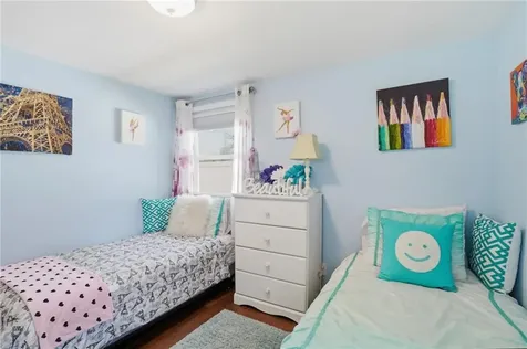 17 Gloucester Street Warwick RI 02886