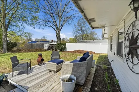 17 Gloucester Street Warwick RI 02886