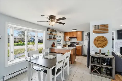 17 Gloucester Street Warwick RI 02886