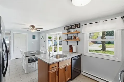 17 Gloucester Street Warwick RI 02886
