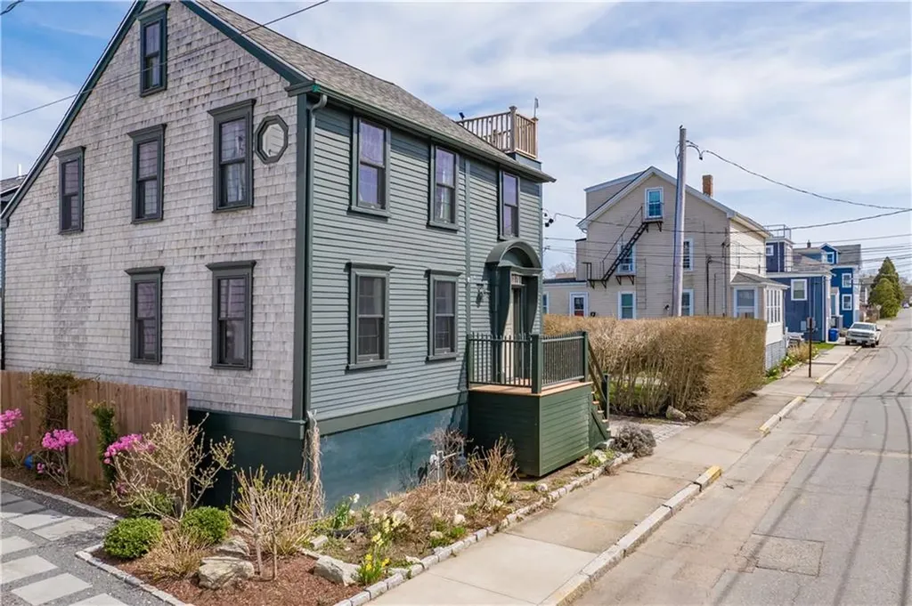 24 Houston Avenue Newport RI 02840