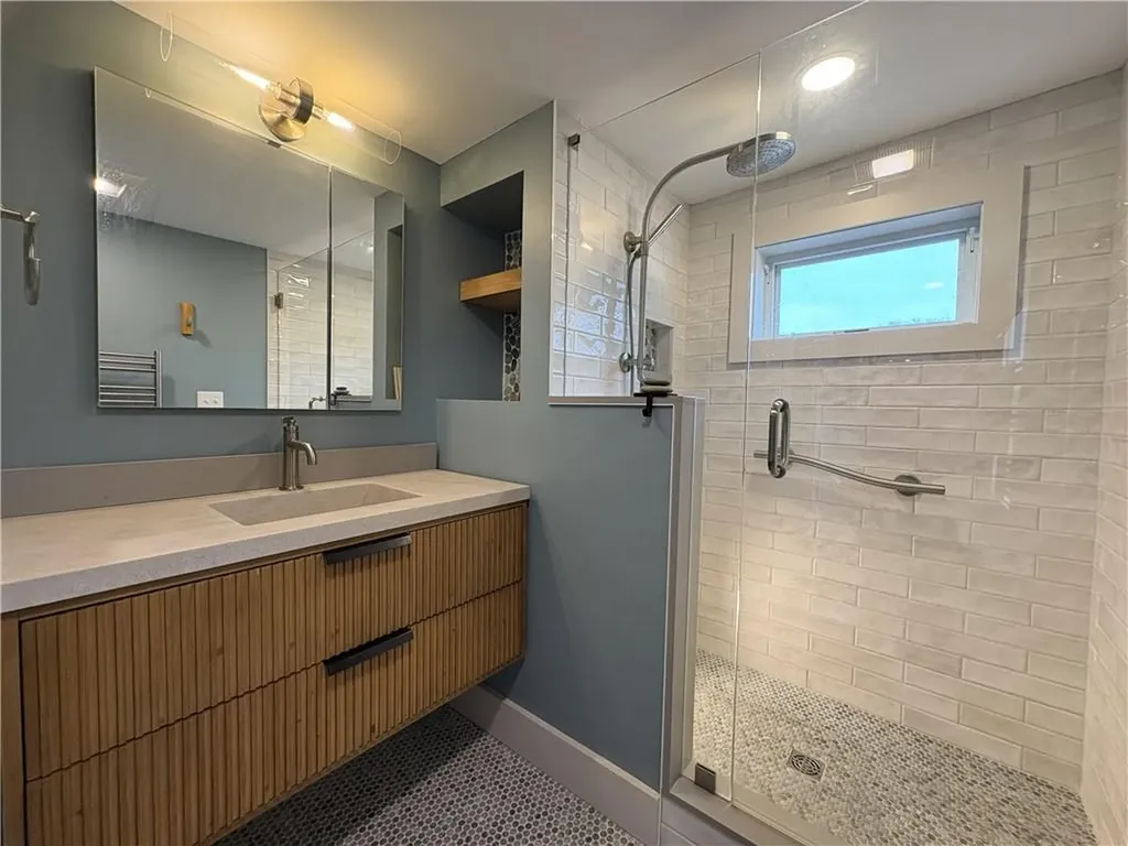 24 Houston Avenue Newport RI 02840