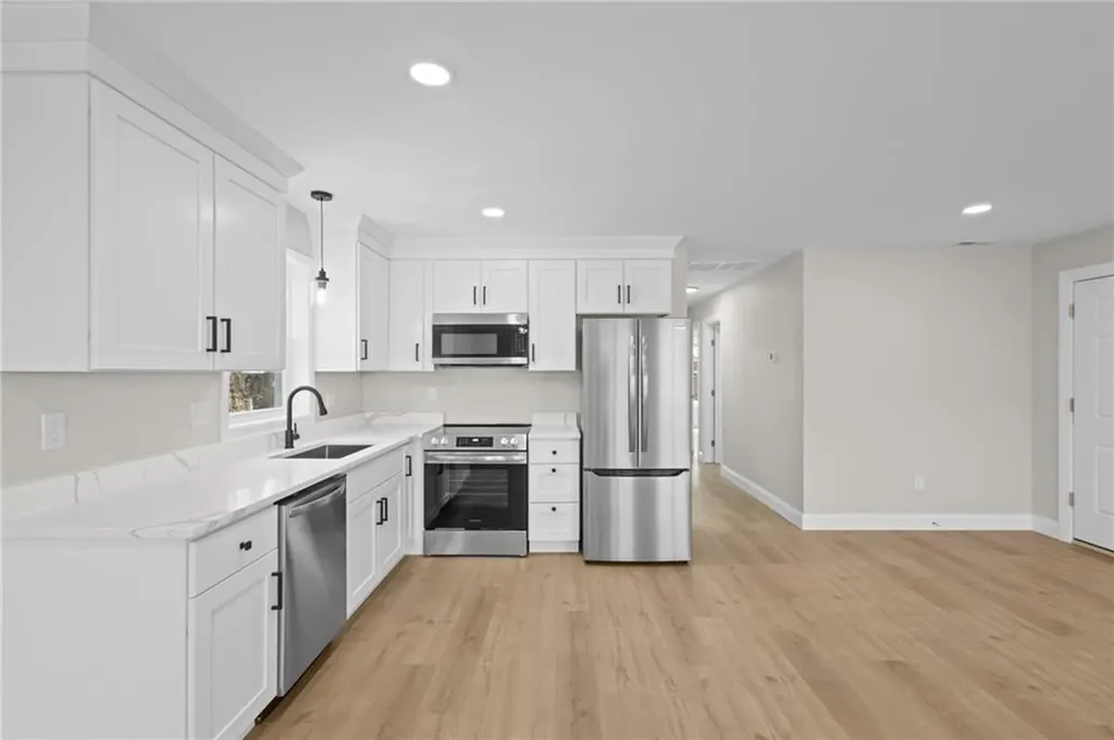 804 Douglas Avenue Providence RI 02908