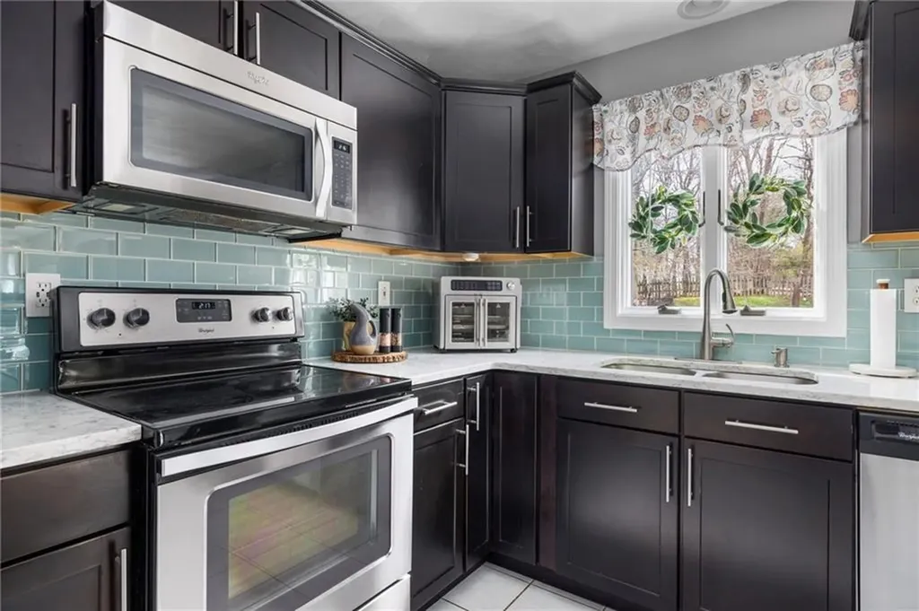 14 Canton Court Cranston RI 02921
