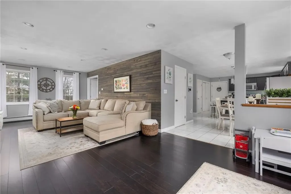 14 Canton Court Cranston RI 02921