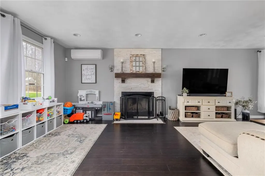 14 Canton Court Cranston RI 02921