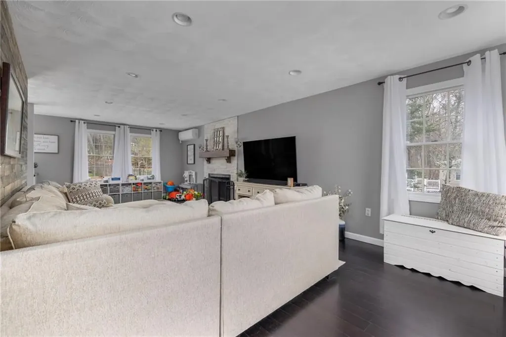 14 Canton Court Cranston RI 02921
