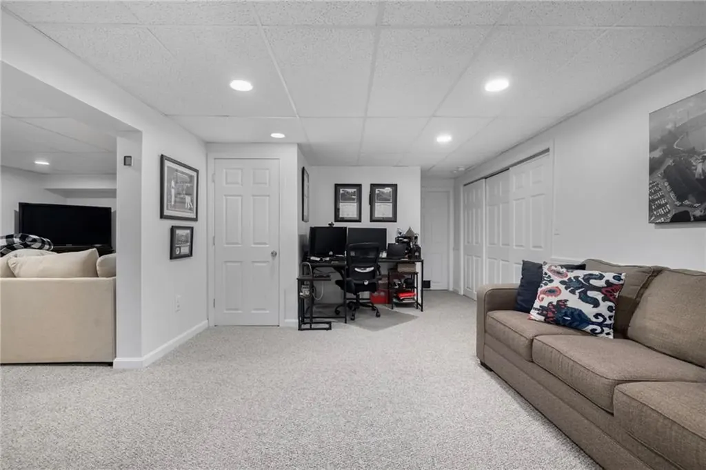 14 Canton Court Cranston RI 02921