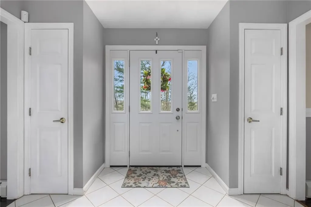 14 Canton Court Cranston RI 02921