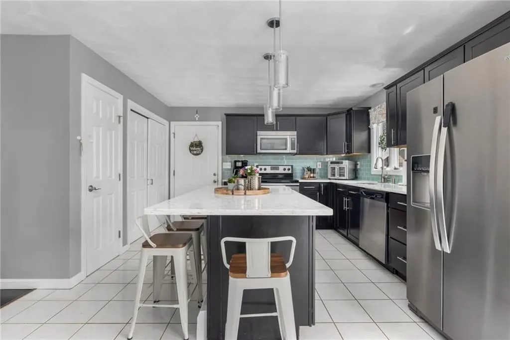 14 Canton Court Cranston RI 02921