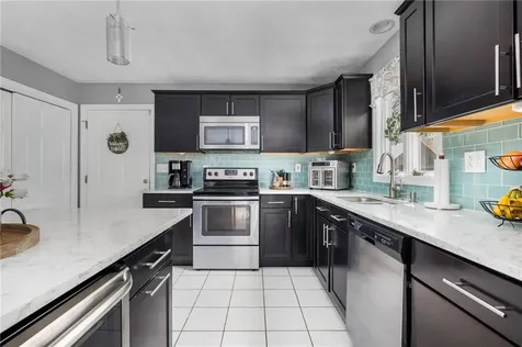 14 Canton Court Cranston RI 02921