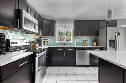 14 Canton Court Cranston RI 02921