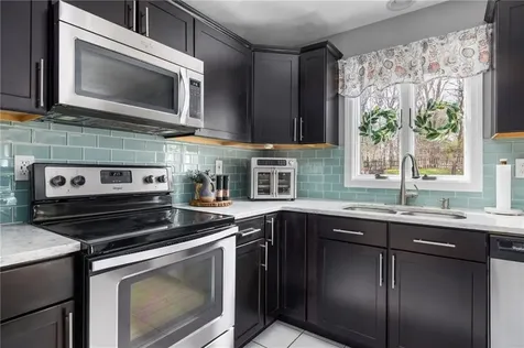 14 Canton Court Cranston RI 02921