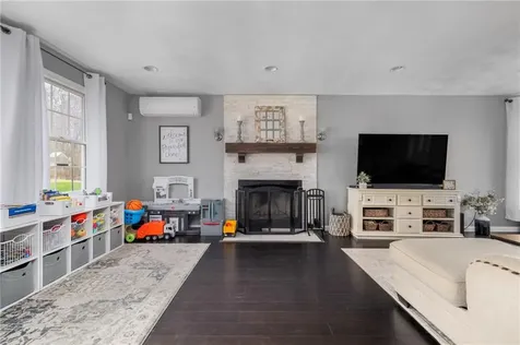 14 Canton Court Cranston RI 02921