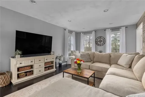 14 Canton Court Cranston RI 02921