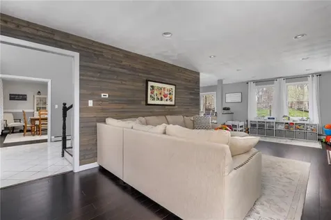 14 Canton Court Cranston RI 02921