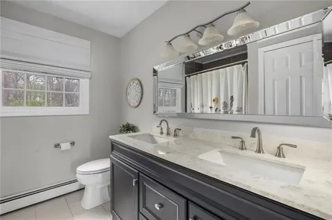 14 Canton Court Cranston RI 02921