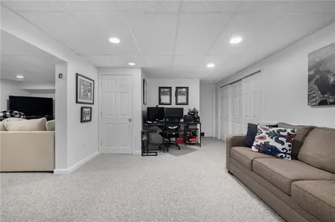 14 Canton Court Cranston RI 02921