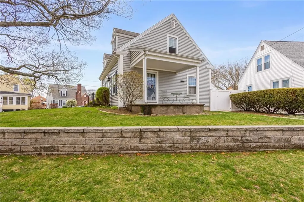 381 Auburn Street Cranston RI 02910