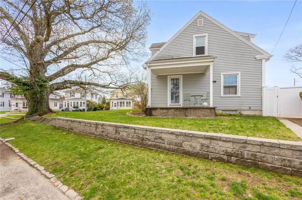 381 Auburn Street Cranston RI 02910