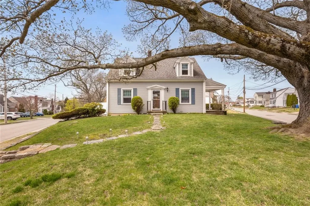 381 Auburn Street Cranston RI 02910
