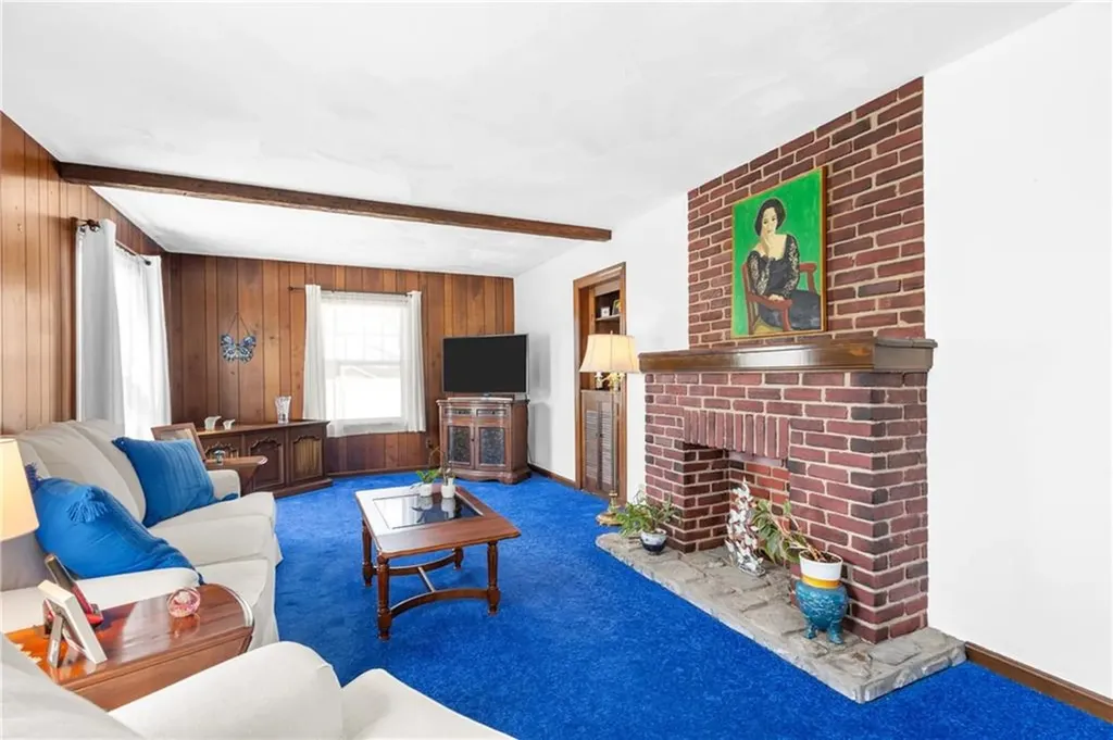381 Auburn Street Cranston RI 02910