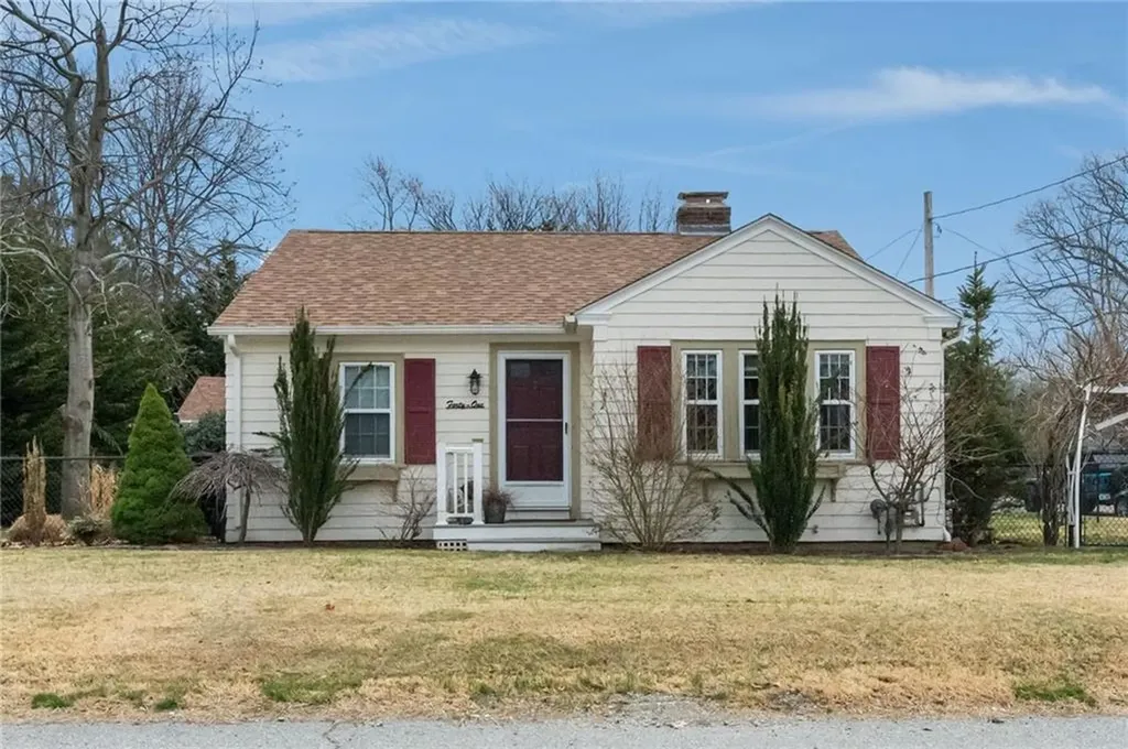 41 Rogers Avenue East Providence RI 02915