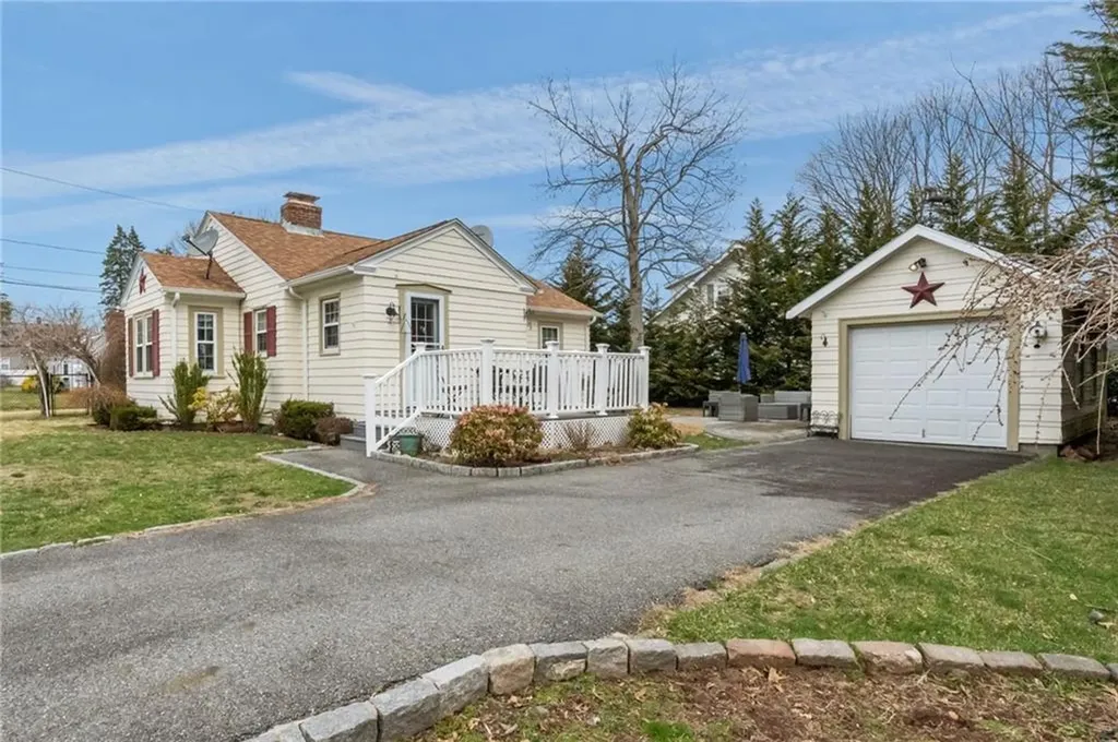 41 Rogers Avenue East Providence RI 02915