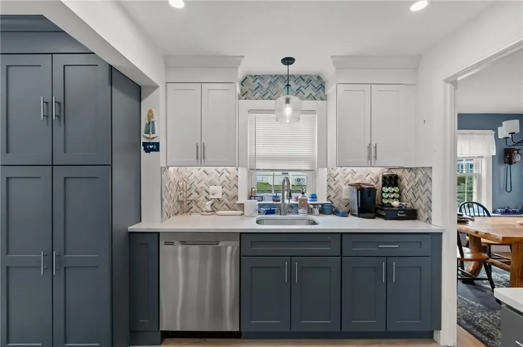 41 Rogers Avenue East Providence RI 02915