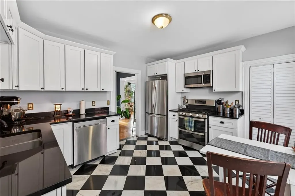 256 Vermont Avenue Providence RI 02905