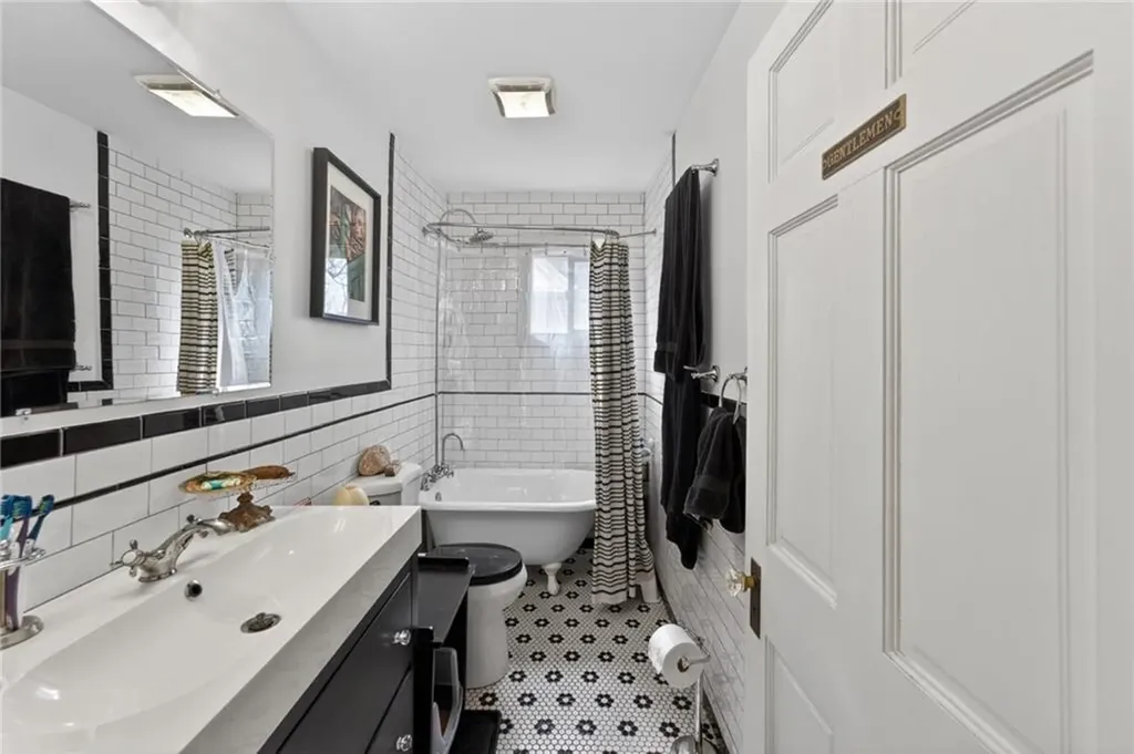 256 Vermont Avenue Providence RI 02905