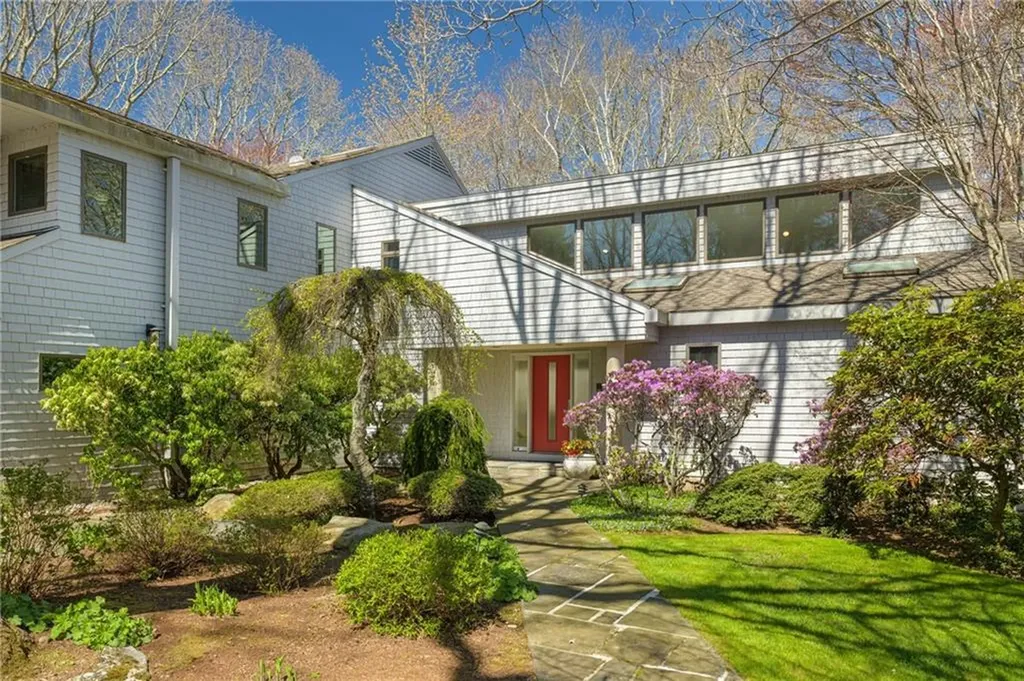 125 Woodruff Avenue Narragansett RI 02882