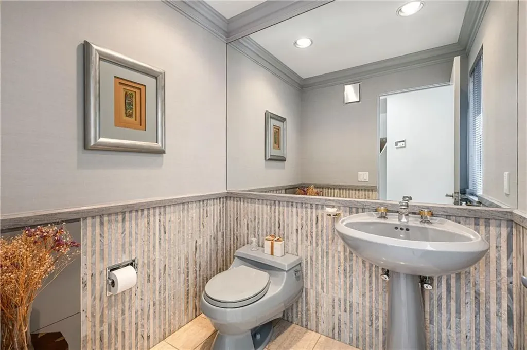 125 Woodruff Avenue Narragansett RI 02882