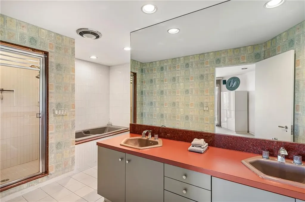 125 Woodruff Avenue Narragansett RI 02882