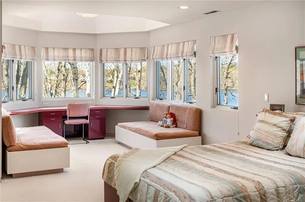 125 Woodruff Avenue Narragansett RI 02882