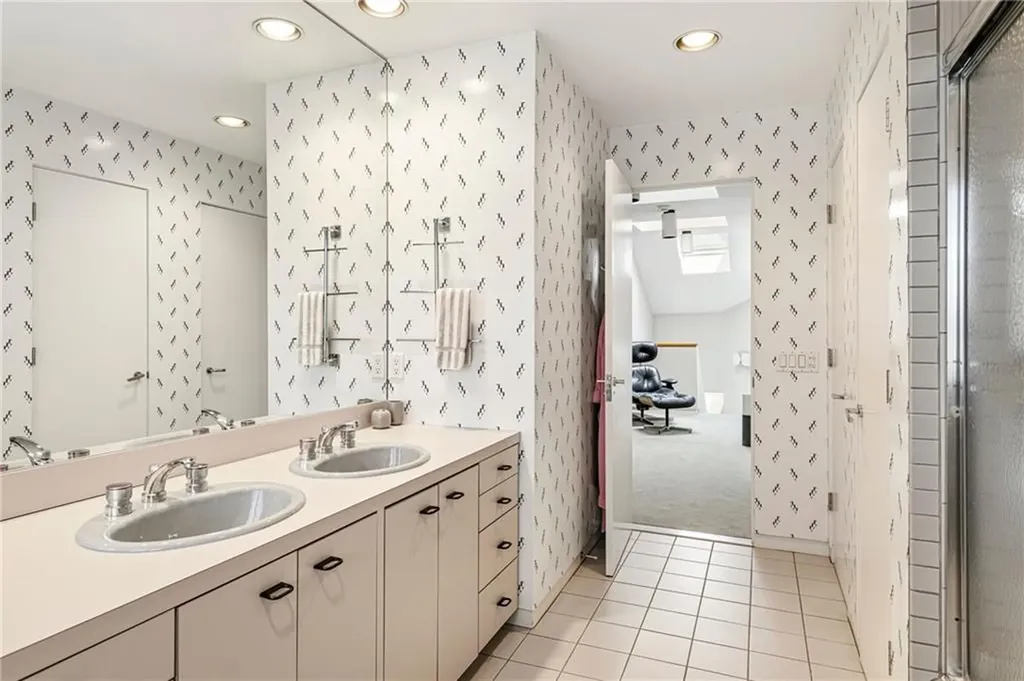 125 Woodruff Avenue Narragansett RI 02882