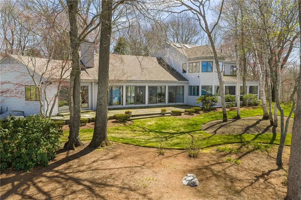 125 Woodruff Avenue Narragansett RI 02882