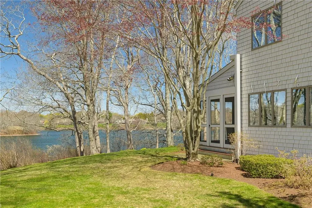 125 Woodruff Avenue Narragansett RI 02882