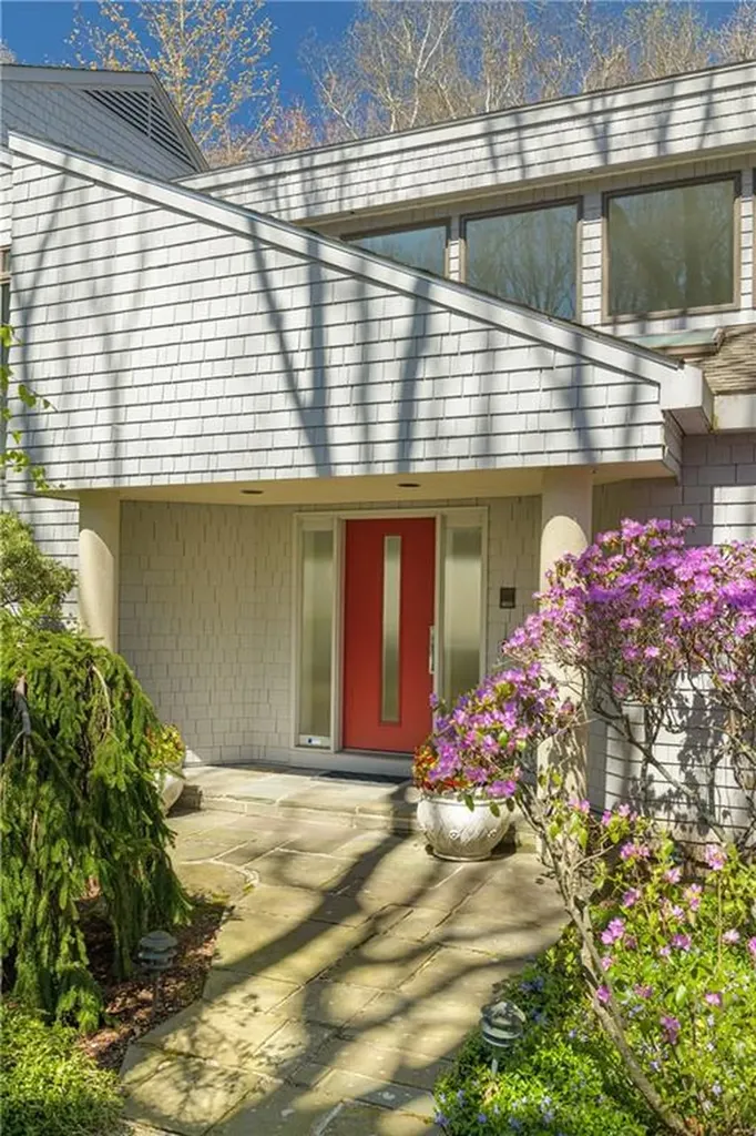 125 Woodruff Avenue Narragansett RI 02882
