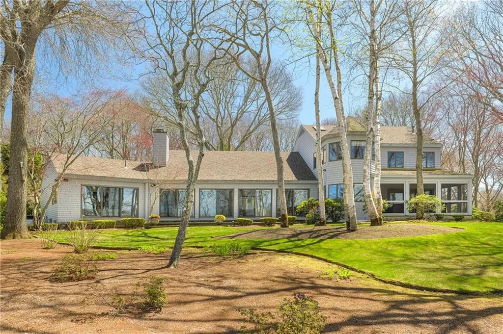 125 Woodruff Avenue Narragansett RI 02882