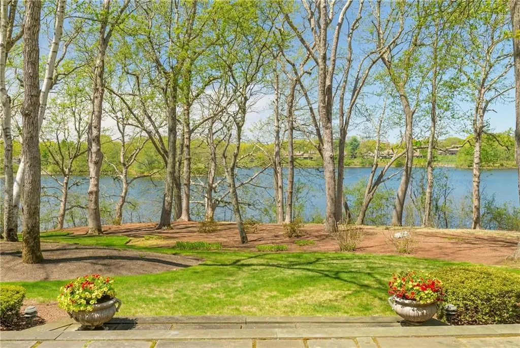 125 Woodruff Avenue Narragansett RI 02882